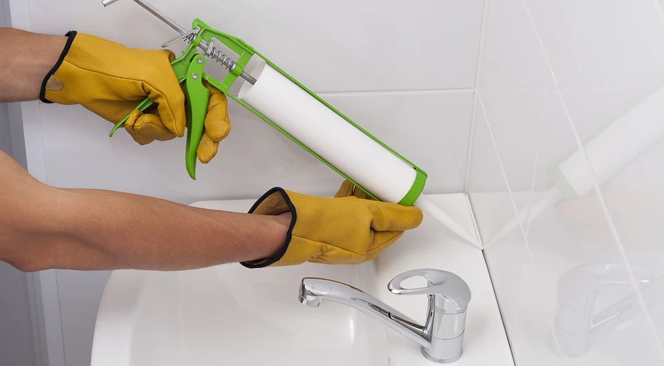 Aplicamos masilla nueva.

Calafatear una bañera precio 50$